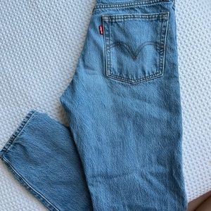 Levi’s wedgy fit blue jeans